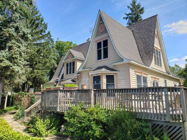 Roofing and siding services from Contemporary Exteriors, Inc. in Hills, IL
